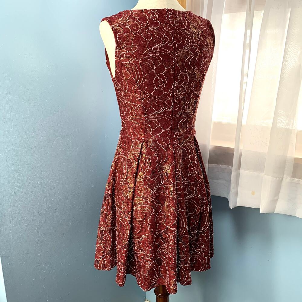 Everleigh Burgundy and Gold Sleeveless Lace Dress Size Medium - Picture 4 of 7